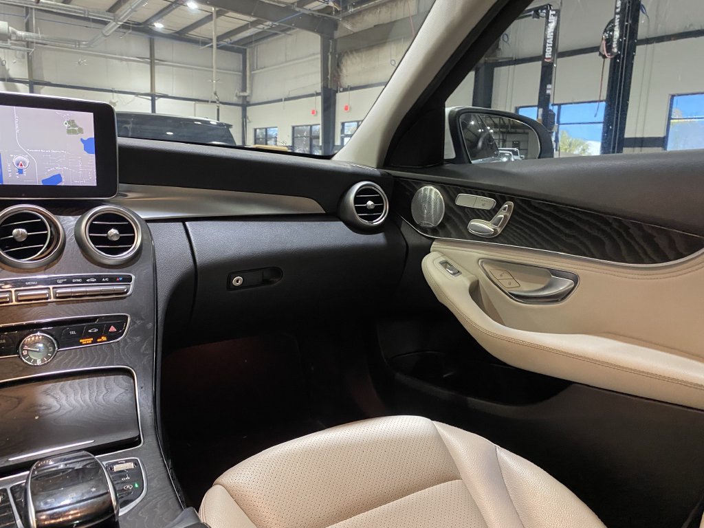 Used 2015 Mercedes-Benz C 300 4MATIC Sedan image 4