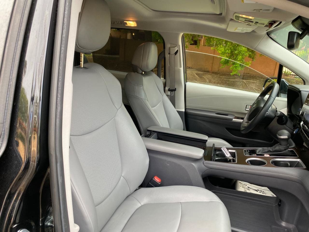 Used 2024 Toyota Sienna XLE FWD image 53