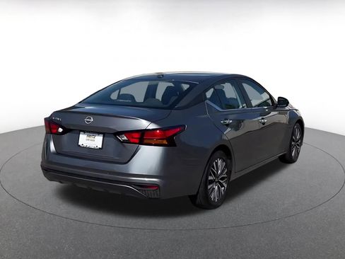 Used 2025 Nissan Altima 2.5 SV FWD image 14