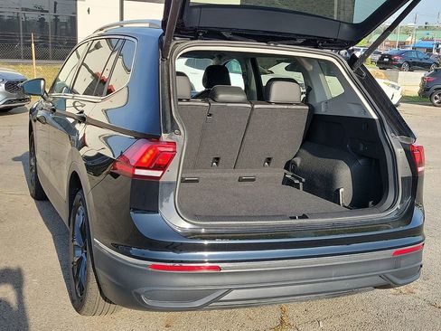 Used 2024 Volkswagen Tiguan SE AWD/4WD image 8