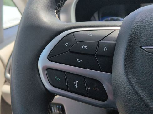 Used 2023 Chrysler Pacifica Touring-L FWD image 24