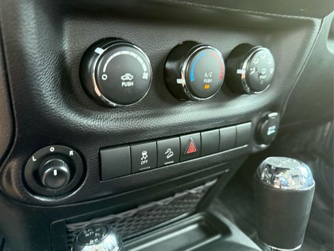 Used 2016 Jeep Wrangler Sport w/ Quick Order Package 24S AWD/4WD image 19