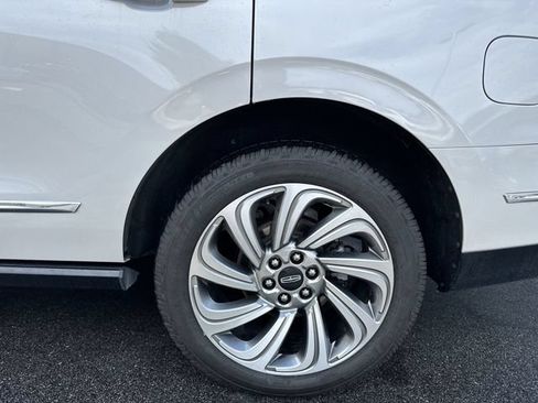 Used 2022 Lincoln Navigator Reserve AWD/4WD image 10