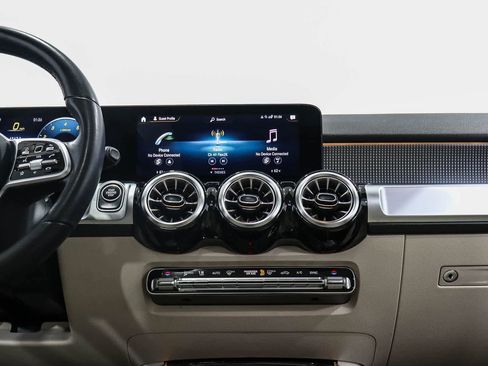 Used 2022 Mercedes-Benz GLB 250 image 14