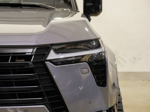 Used 2025 Lexus GX 550 w/ Cold Area Package AWD/4WD image 3
