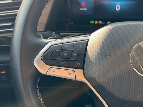 Used 2025 Volkswagen Atlas SE image 12