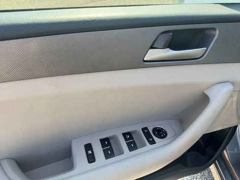 Used 2019 Hyundai Sonata SE FWD image 17