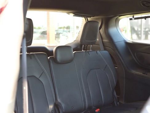 Used 2019 Chrysler Pacifica Touring-L w/ Advanced Safetytec Group FWD image 42