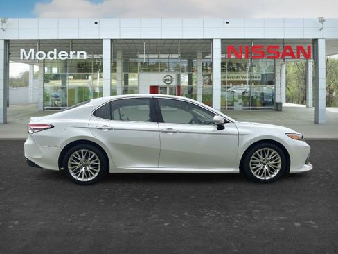 Used 2018 Toyota Camry XLE w/ Audio Package FWD image 6