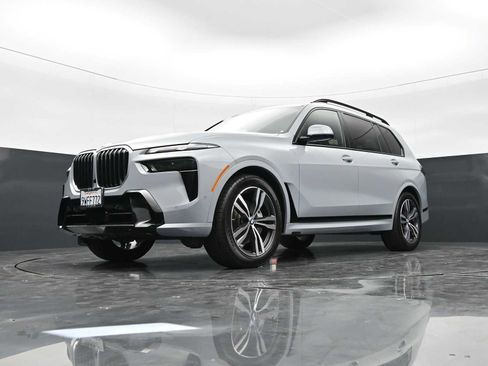 Used 2026 BMW X7 xDrive40i w/ Executive Package image 24