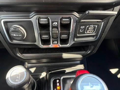 Used 2022 Jeep Wrangler Unlimited Sport AWD/4WD image 18