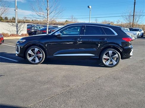 New 2025 Audi SQ5 Prestige image 2