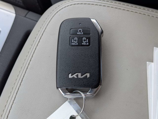 Used 2024 Kia Carnival LX FWD image 32