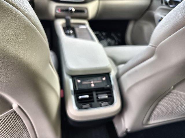 Certified 2023 Volvo XC90 B6 Plus w/ Protection Package Premier AWD/4WD image 27