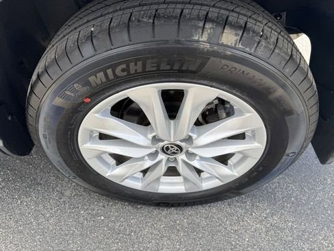 Used 2026 Toyota Corolla Cross LE AWD/4WD image 10