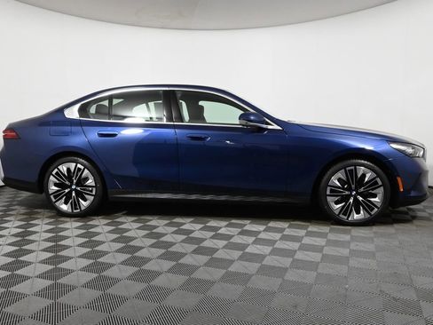 Used 2026 BMW 530i xDrive w/ Premium Package image 8