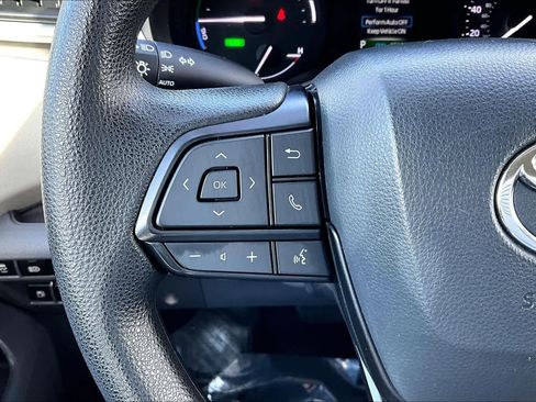 Certified 2024 Toyota Sienna LE image 23