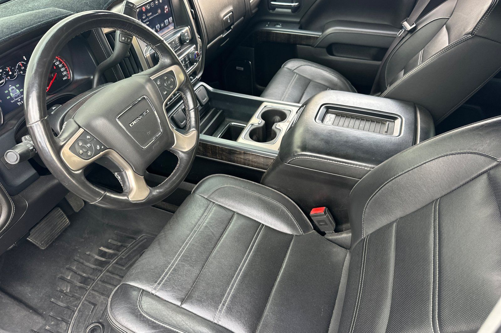 Used 2016 GMC Sierra 2500 Denali w/ Duramax Plus Package AWD/4WD image 10