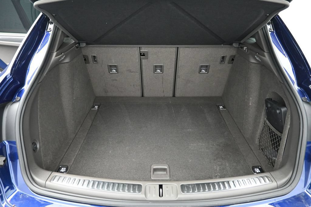 Certified 2026 Porsche Macan AWD/4WD image 16