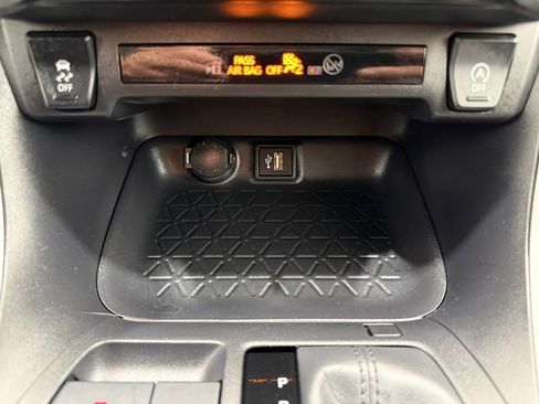 Used 2025 Toyota RAV4 XLE AWD/4WD image 38