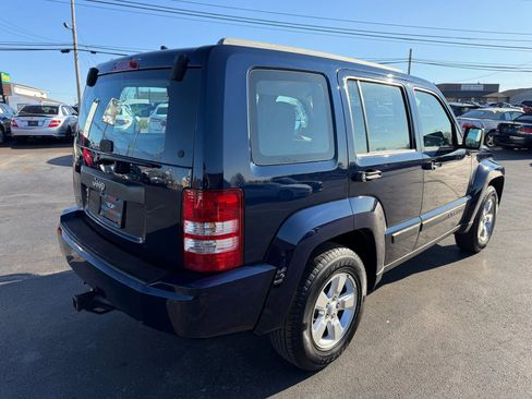 Used 2012 Jeep Liberty Sport image 3