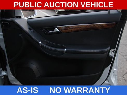 Used 2011 Mercedes-Benz R 350 4MATIC image 29