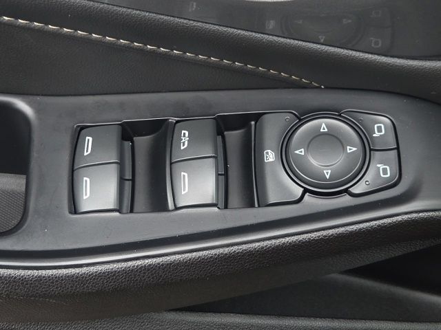 Used 2023 Chevrolet Traverse LT FWD image 23