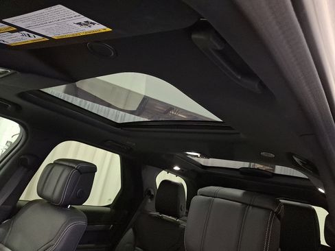 Certified 2025 Land Rover Discovery Dynamic SE image 14