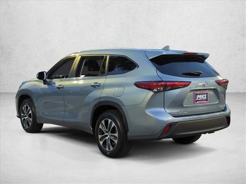 Used 2023 Toyota Highlander XLE FWD image 8
