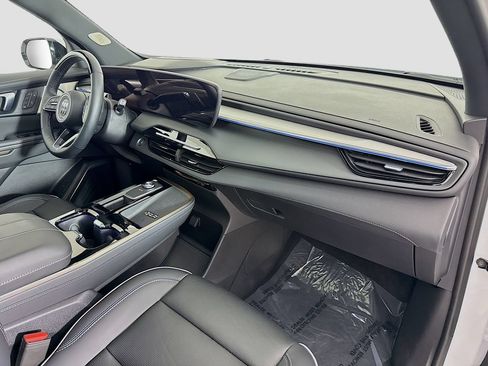 Used 2025 Buick Enclave Avenir w/ Super Cruise Package FWD image 31
