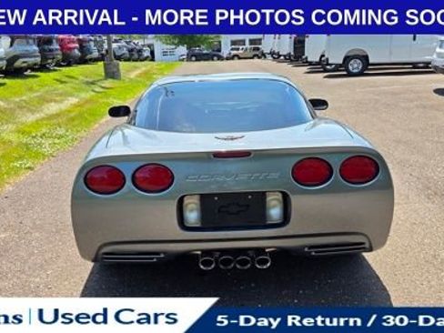 Used 2004 Chevrolet Corvette Coupe w/ Roof Package RWD image 8