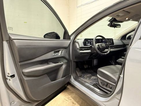 Used 2023 Nissan Ariya AWD image 27