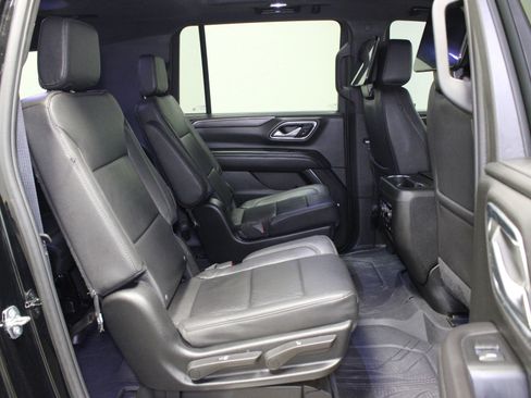 Used 2024 Chevrolet Suburban Z71 w/ Z71 Off-Road Package AWD/4WD image 18