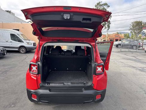Used 2017 Jeep Renegade Altitude FWD image 13
