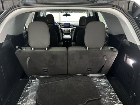 Used 2023 Ford Explorer XLT AWD/4WD image 16