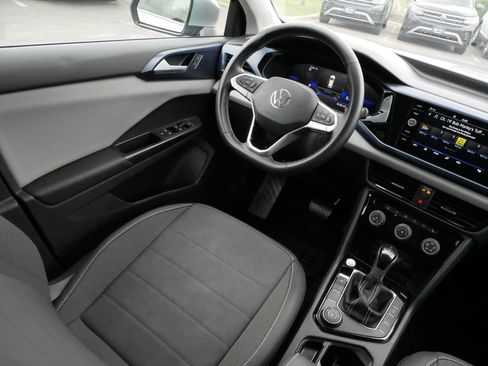 Certified 2023 Volkswagen Taos SE w/ Panoramic Sunroof Package AWD/4WD image 9