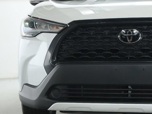 Used 2024 Toyota Corolla Cross LE FWD image 6