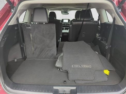 Used 2023 Toyota Highlander XLE image 27