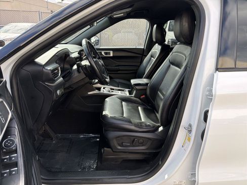 Used 2020 Ford Explorer XLT w/ Equipment Group 202A RWD image 17
