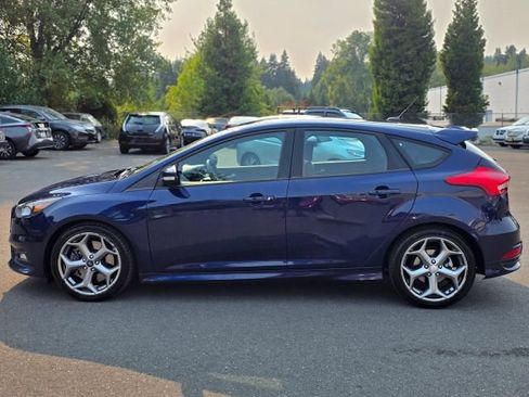 Used 2016 Ford Focus ST FWD image 4
