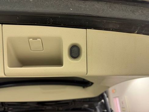 Used 2016 Cadillac Escalade Premium image 8