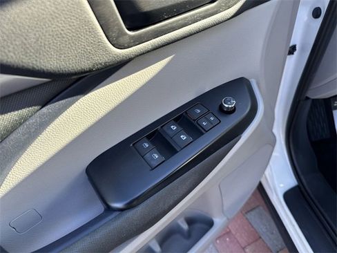 Used 2019 Toyota Highlander LE image 11