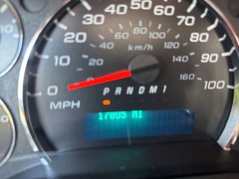 Used 2024 Chevrolet Express 2500 w/ Driver Convenience Package RWD image 12