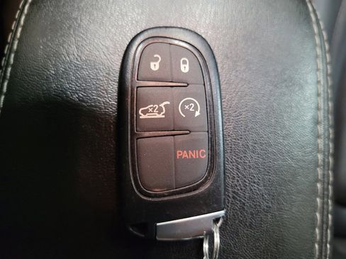 Used 2021 Jeep Cherokee Limited w/ Elite Package AWD/4WD image 32