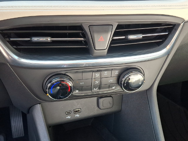 Used 2024 Buick Encore GX Preferred w/ Comfort Package FWD image 11