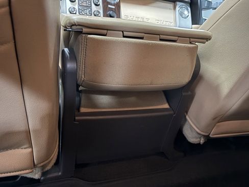 Used 2016 Ford F450 Lariat w/ Chrome Package image 31