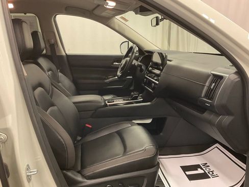 Used 2023 Nissan Pathfinder SL image 31