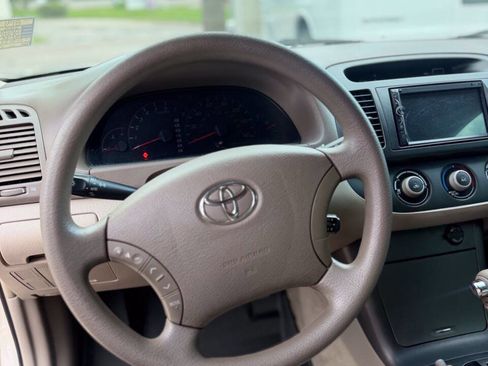 Used 2005 Toyota Camry LE FWD image 17