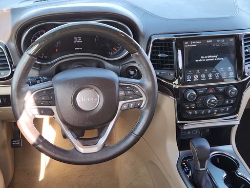 Used 2020 Jeep Grand Cherokee Overland AWD/4WD image 27