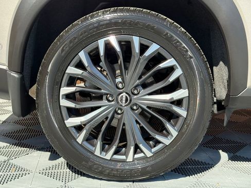 Used 2025 Nissan Rogue SL w/ Tech Package FWD image 21